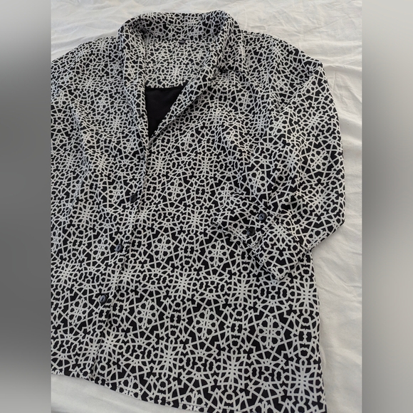Notations Black and White Patterned Blouse - Picture 12 of 12